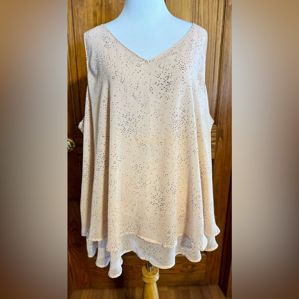 Lane Bryant Women’s plus size 24 v-neck sleeveless top. Pre-owned. Pale pink